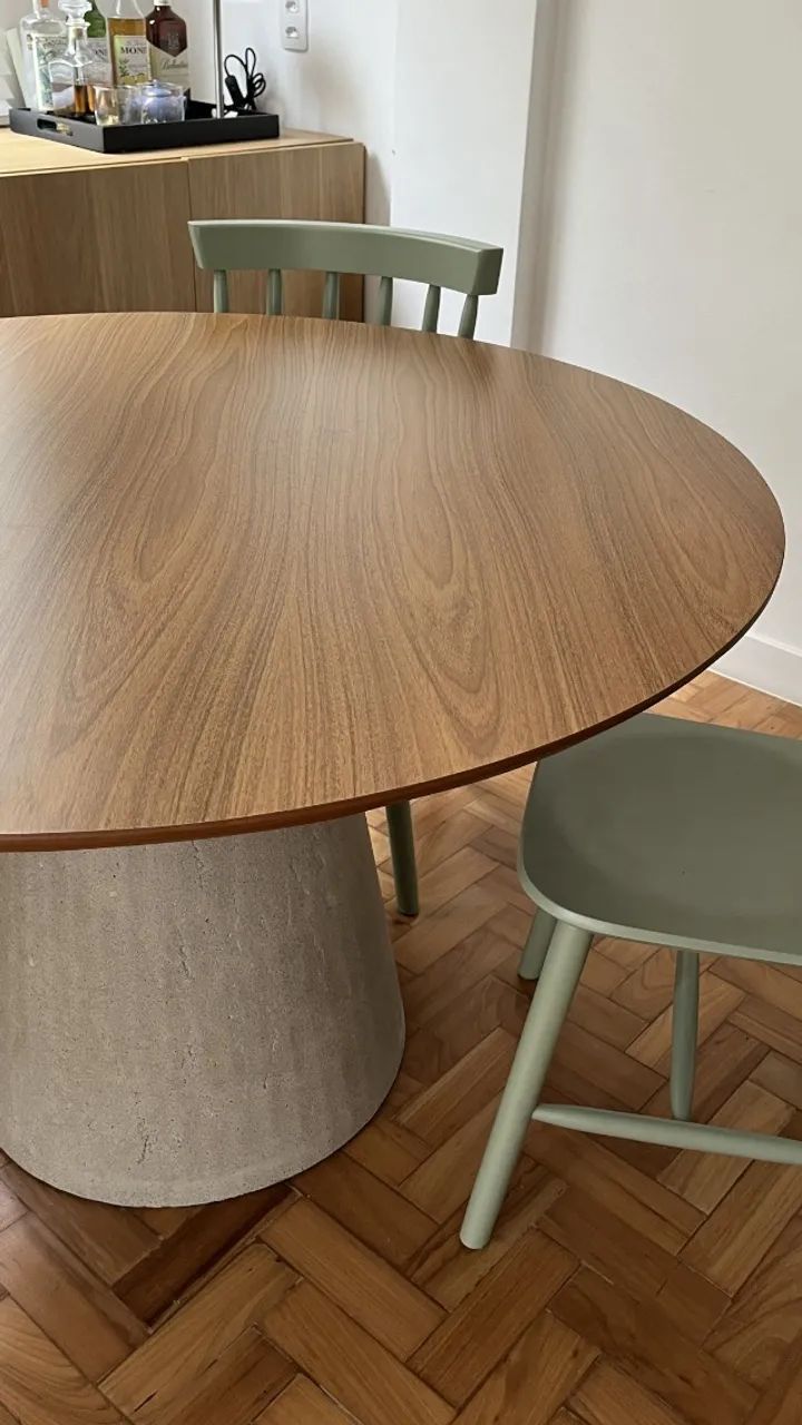 Mesa de jantar redonda 120 cm com tampo MDF freijó e base cone 100% concreto - Foto 2