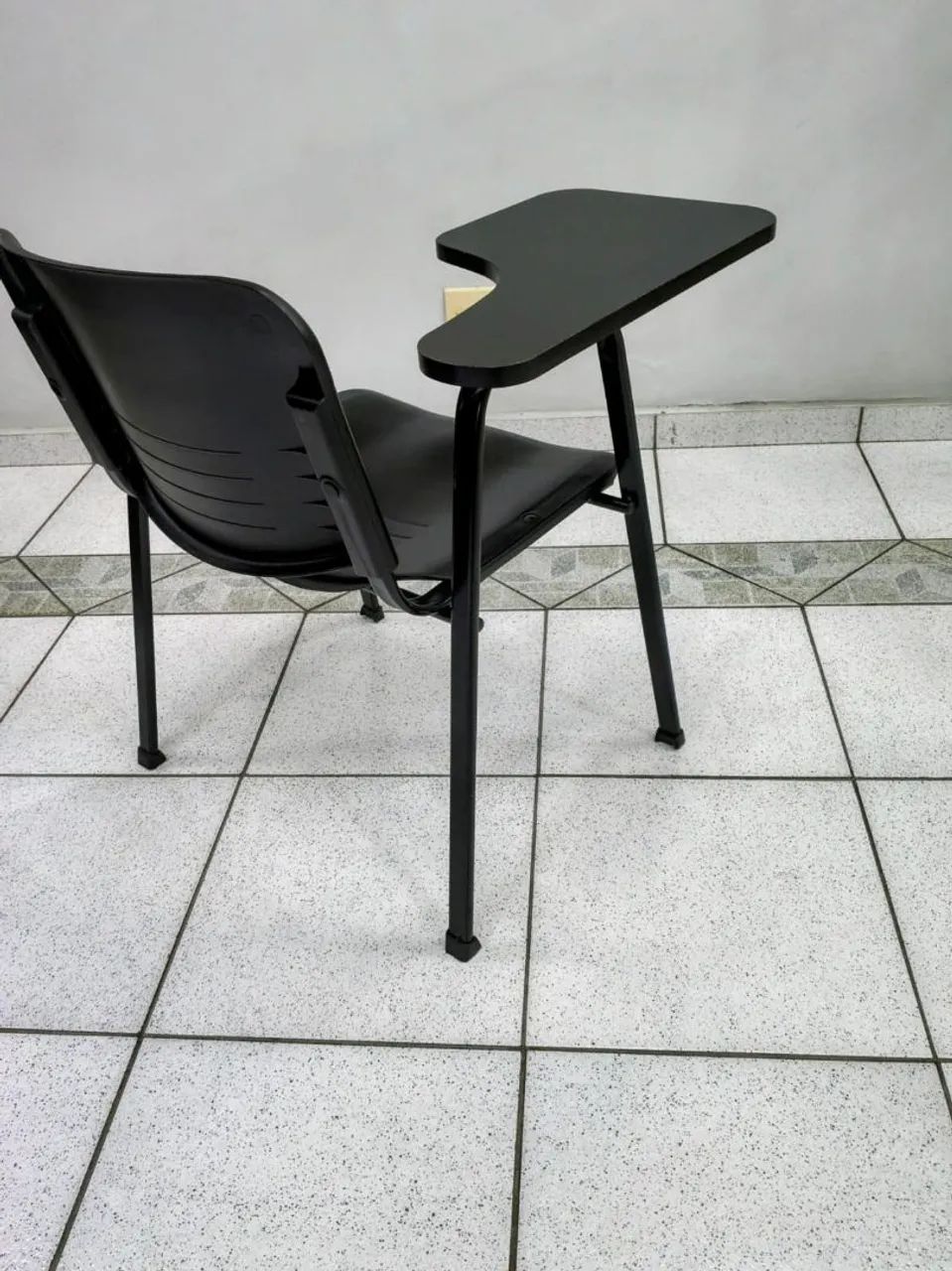Kit 12 Cadeiras Universitária Plástica com Apoio Braço  - Foto 3