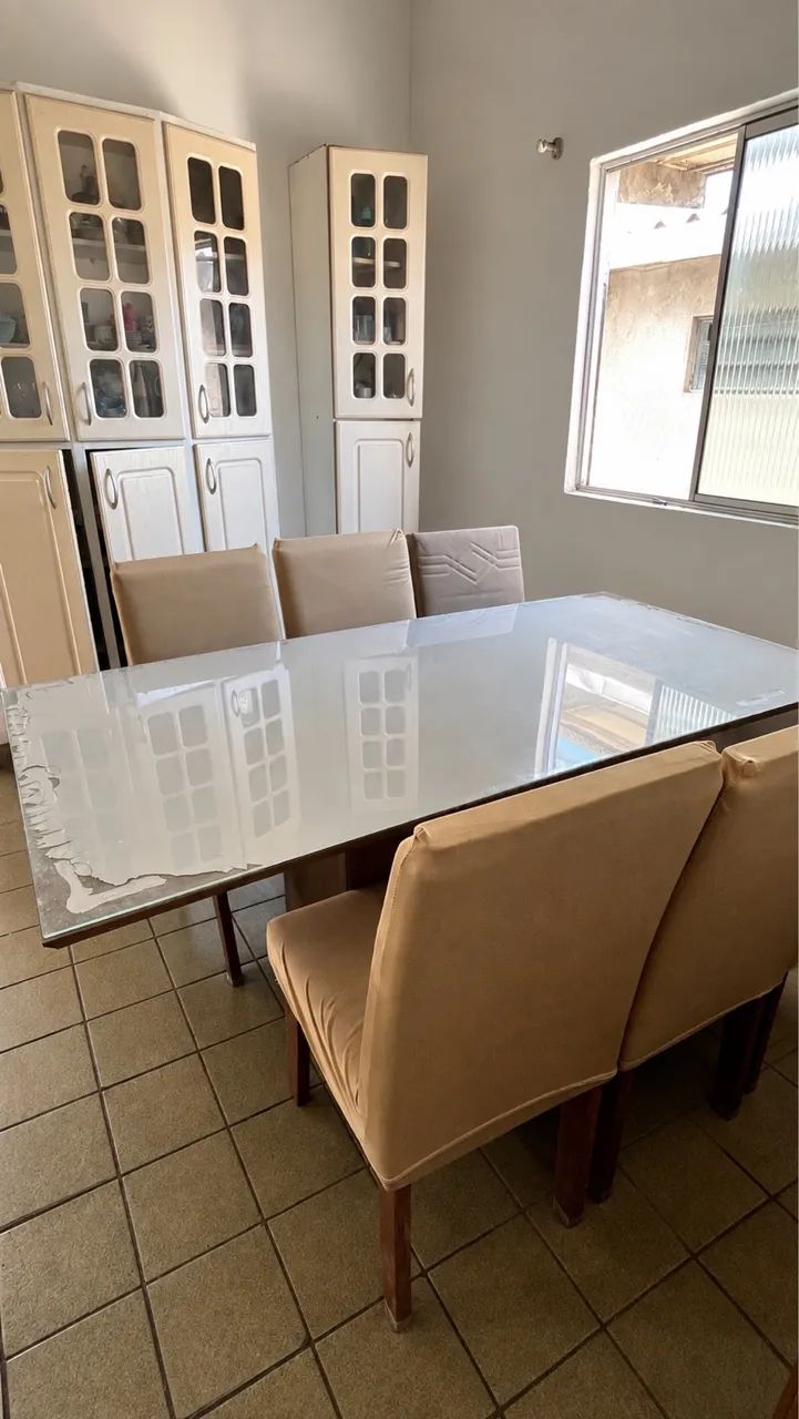 Mesa de jantar com 6 cadeiras