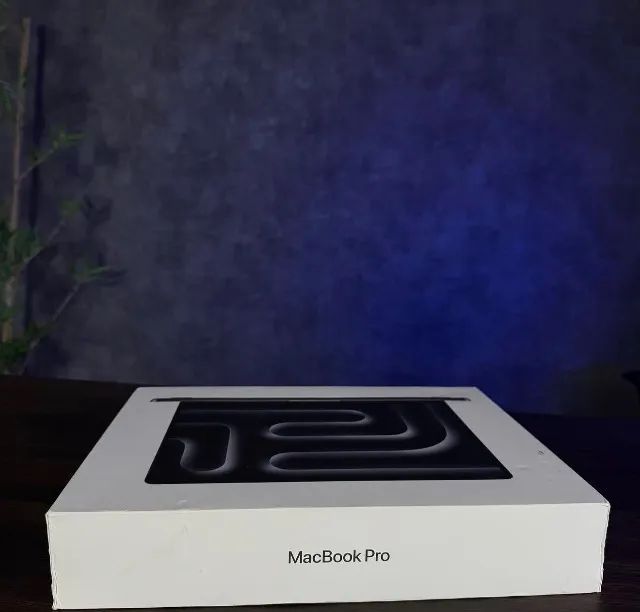 MacBook Pro M5 Max 