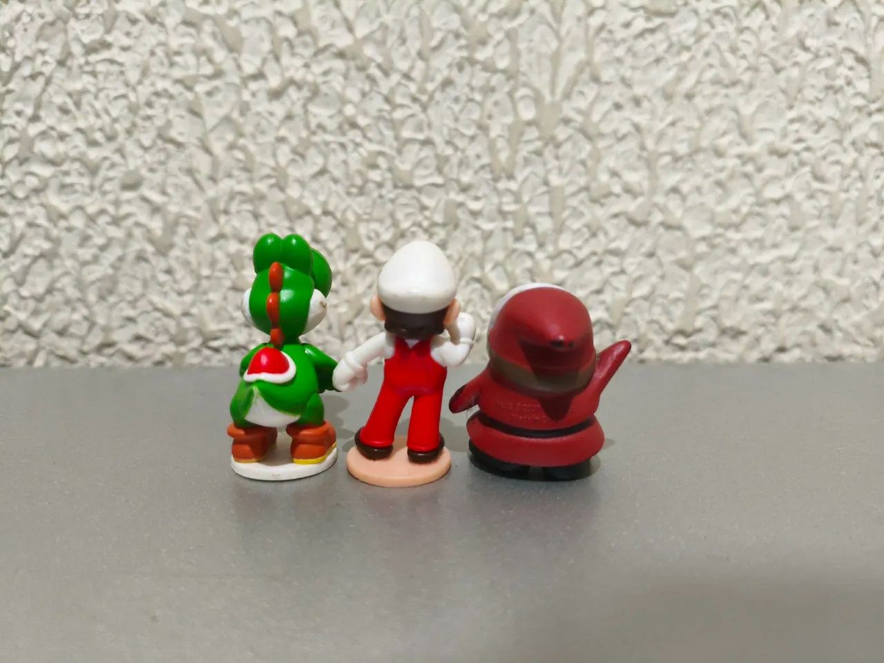 Lote de bonecos Yoshi, Mario e Shy Guy originais Nintendo  - Foto 2