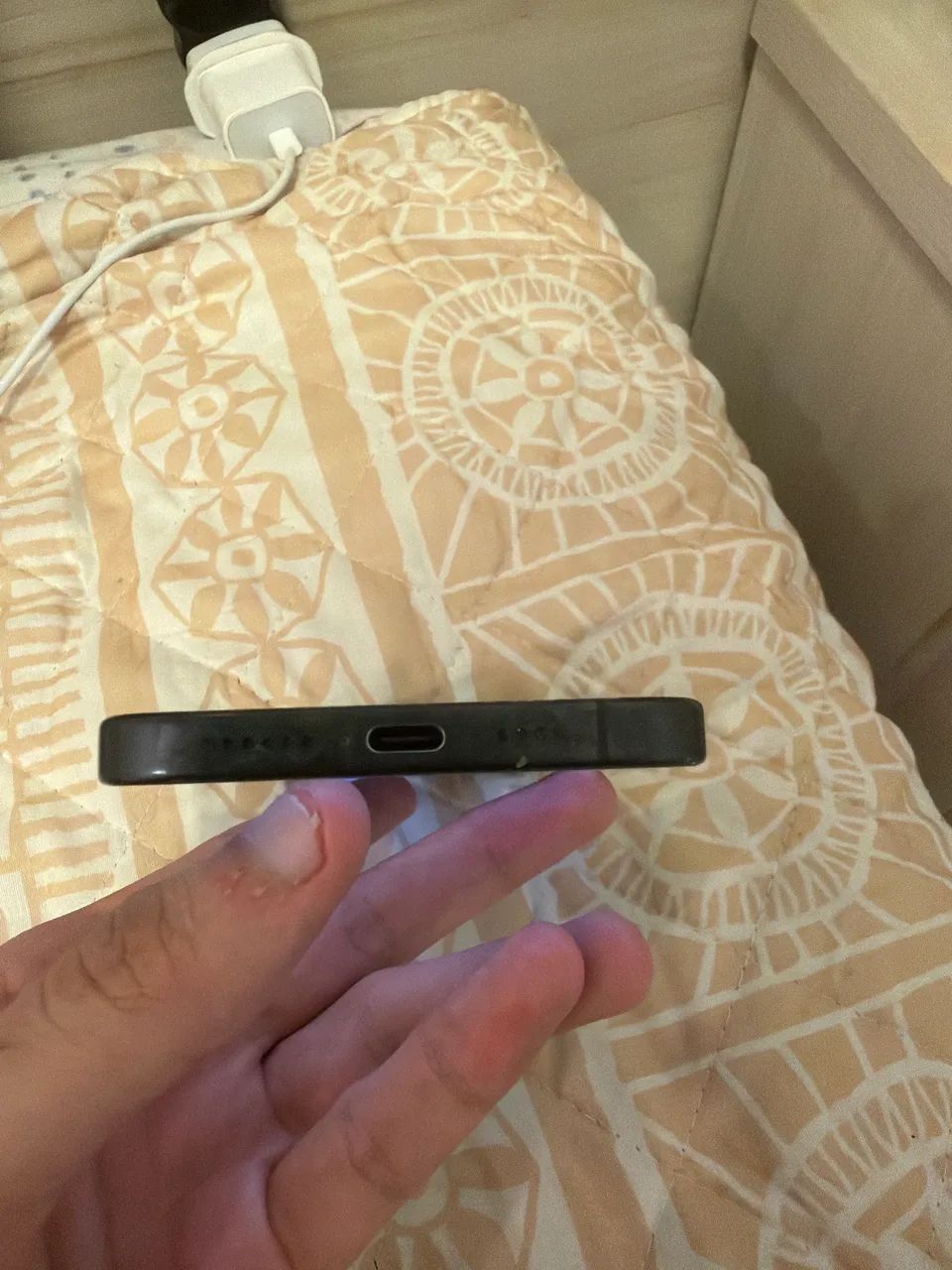 iphone 15 pro max preto 256gb com a traseira trincada  - Foto 4