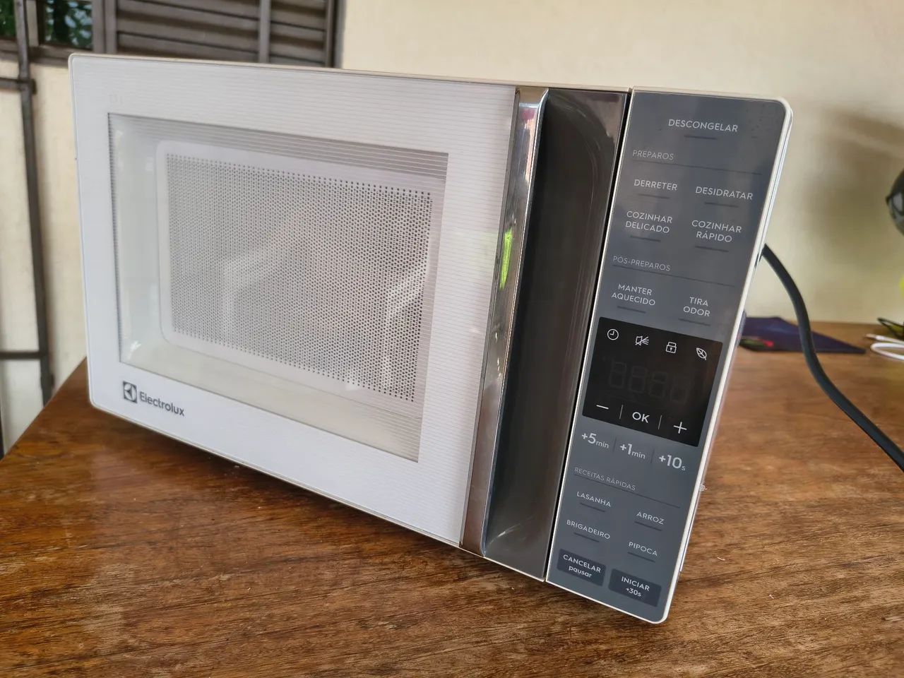 Vendo microondas Semi novo  - Foto 3