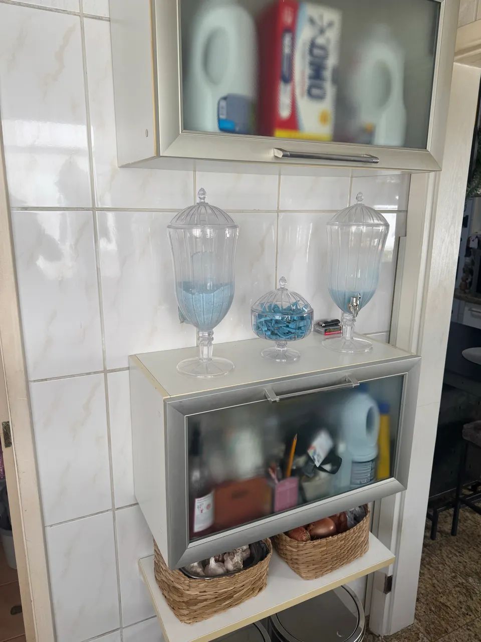 Dois armários basculantes  - Foto 4