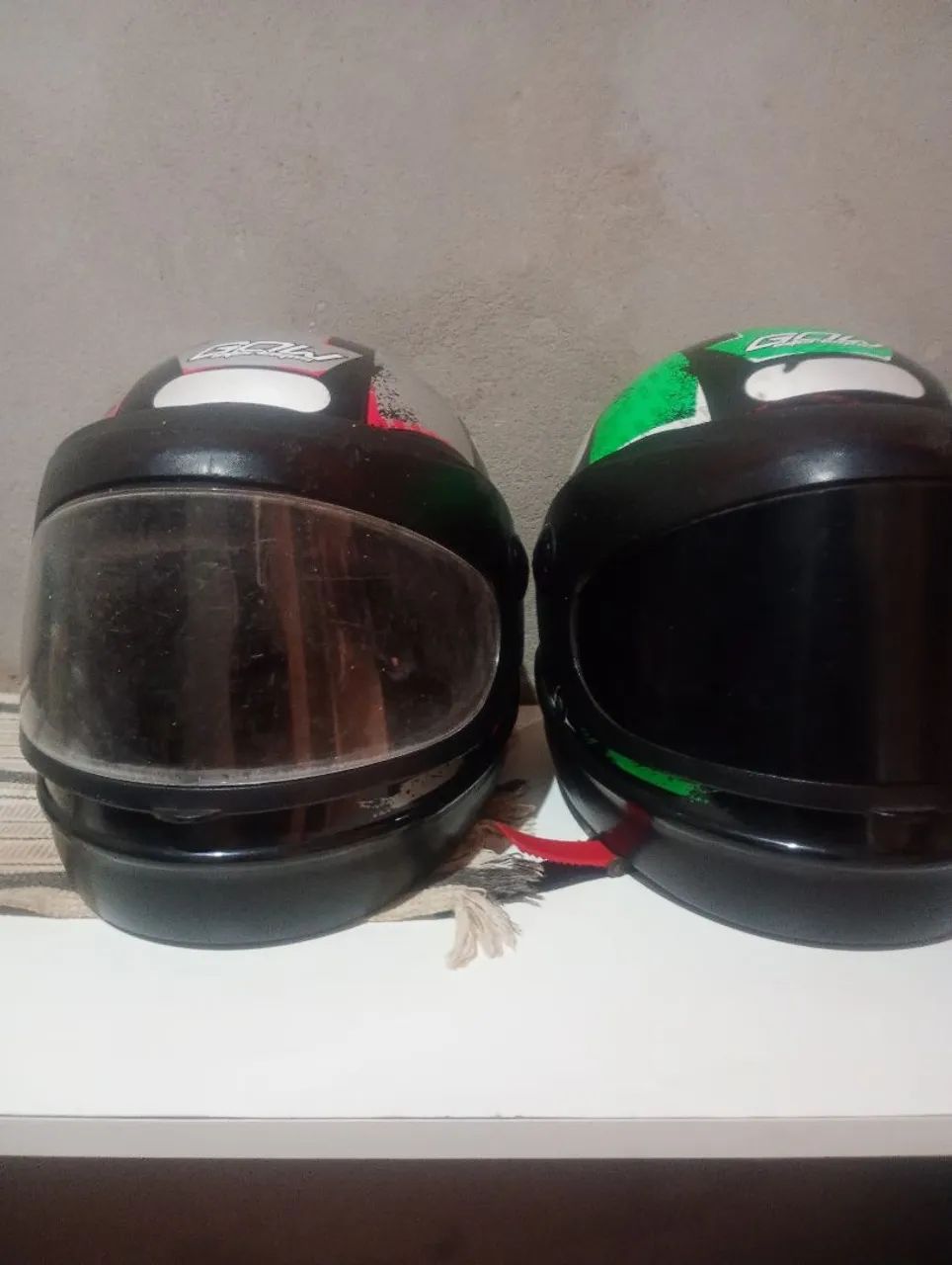 2 Capacetes Gow 