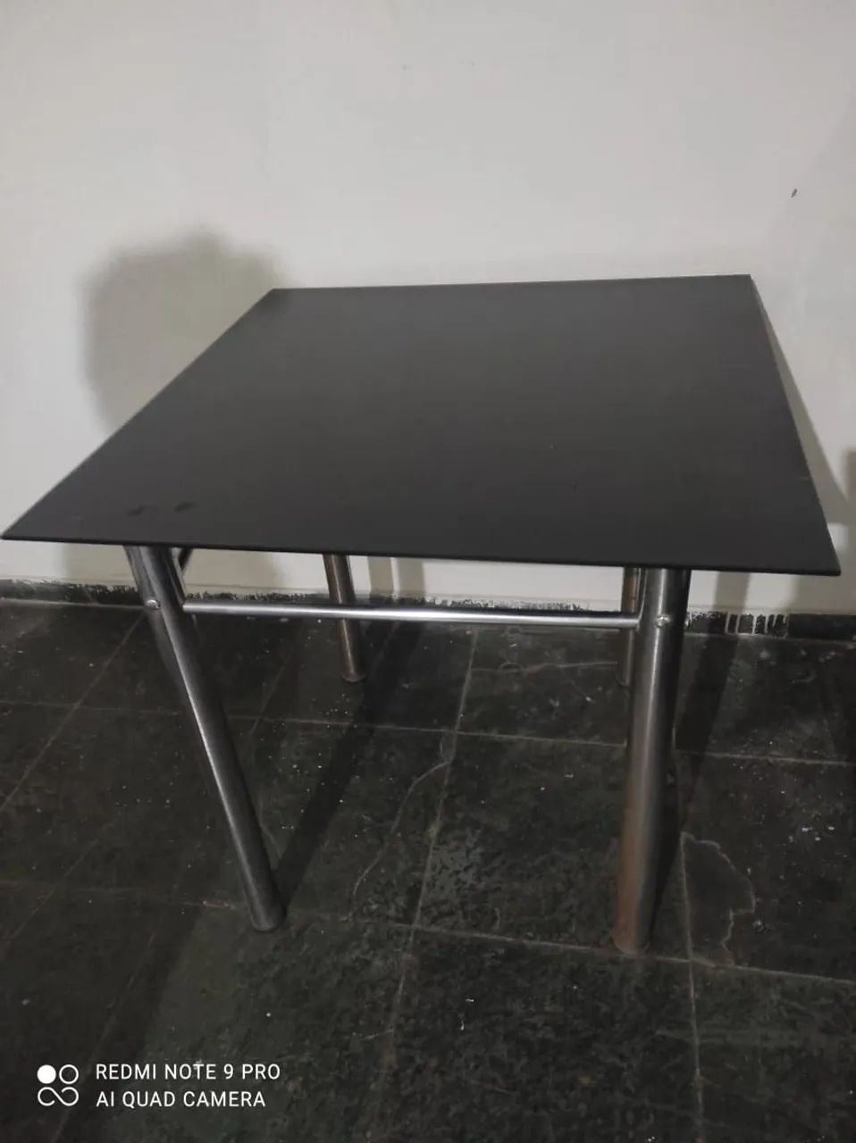 Mesa de vidro em inox