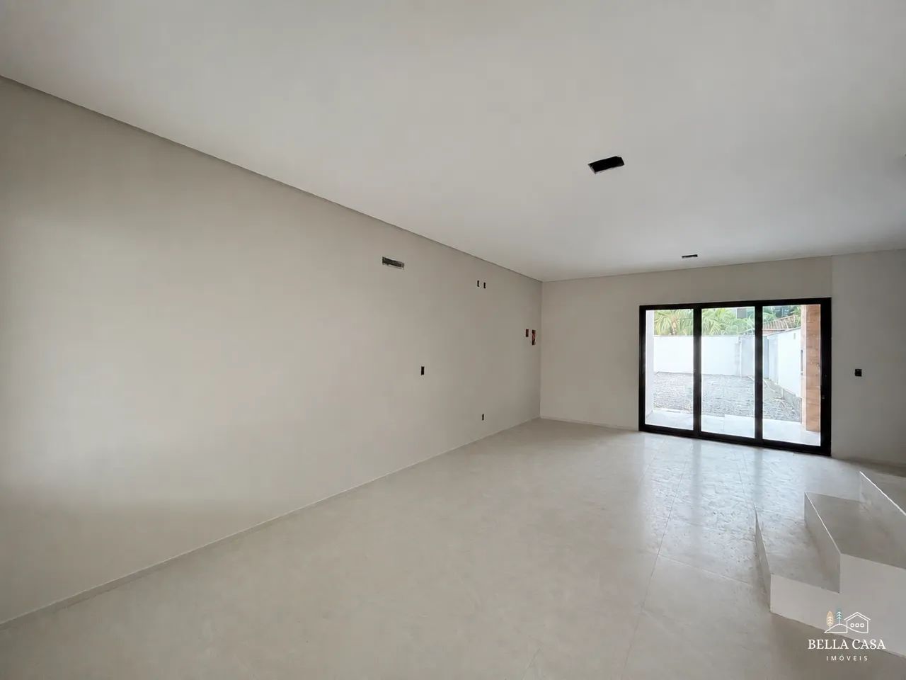 Casa com 03 quartos no bairro Bom Retiro - Foto 2