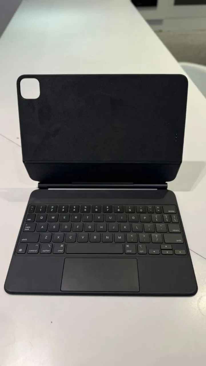 Magic Keyboard for iPad Pro 12.9?inch (4th generation) + Apple