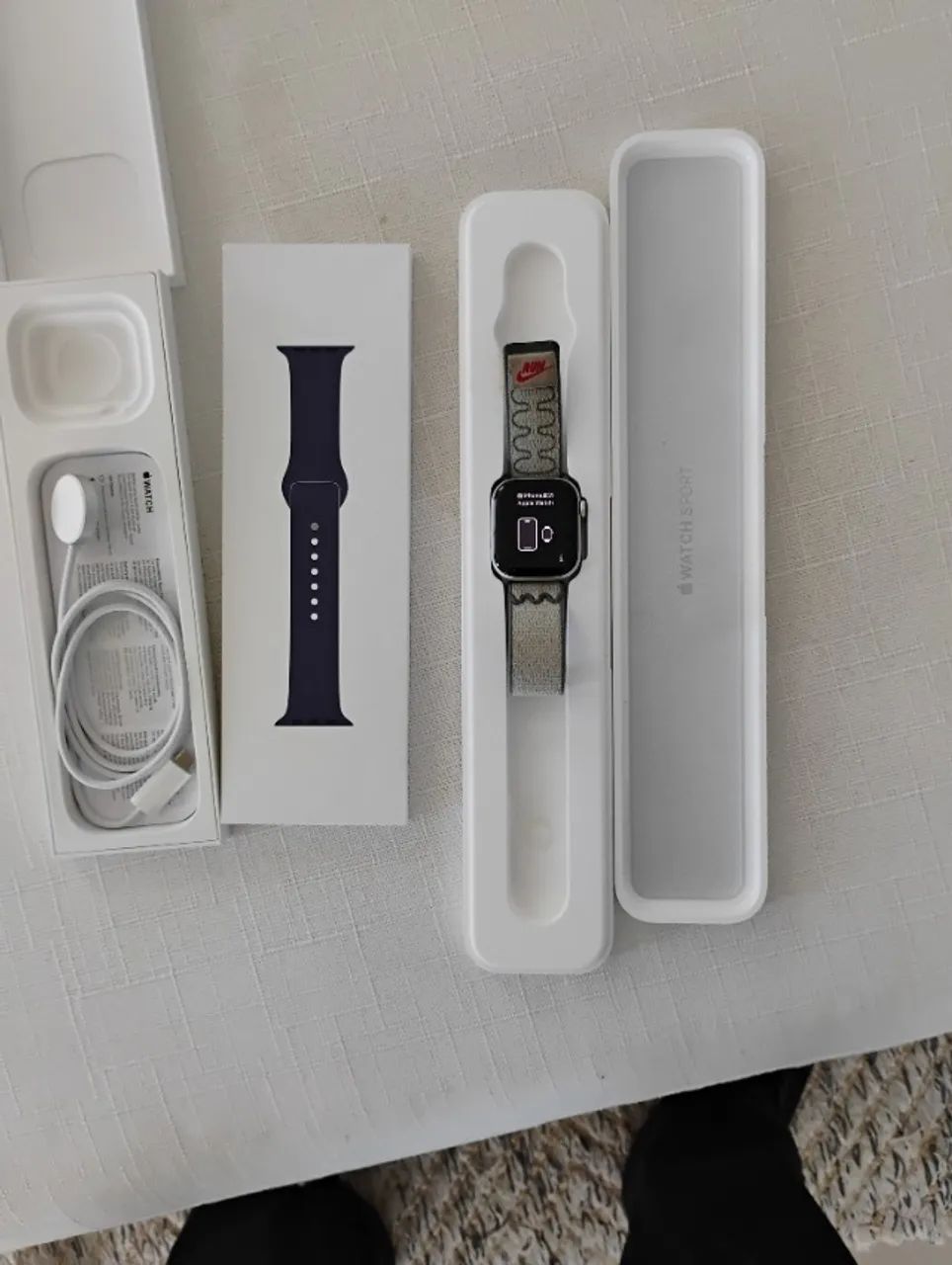 Smart Watch Apple Series 11 GPS + Celular 42 mm prata - Foto 2