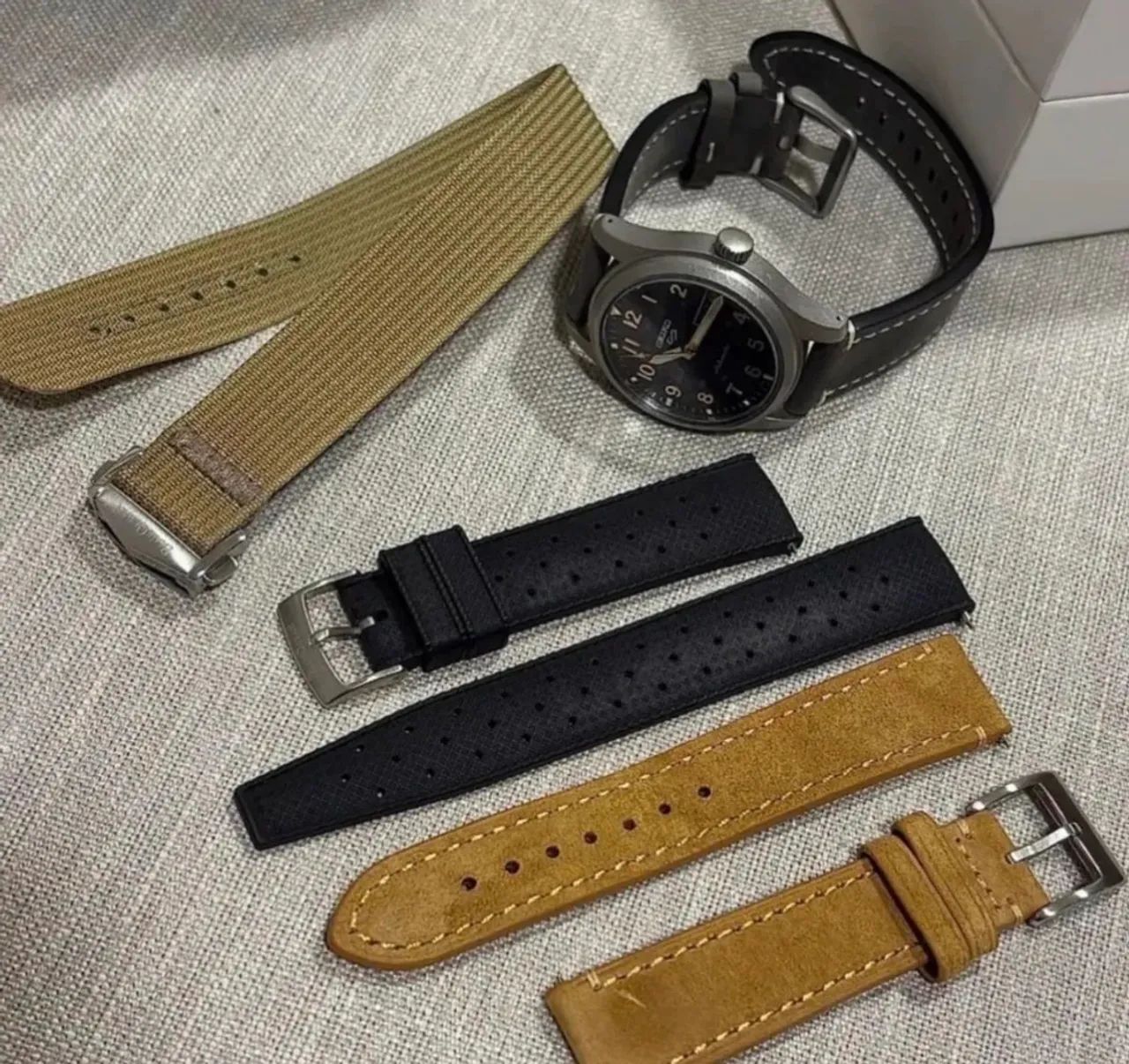 Seiko 5 Sports Field SRPG39 com pulseiras extras - Acessórios