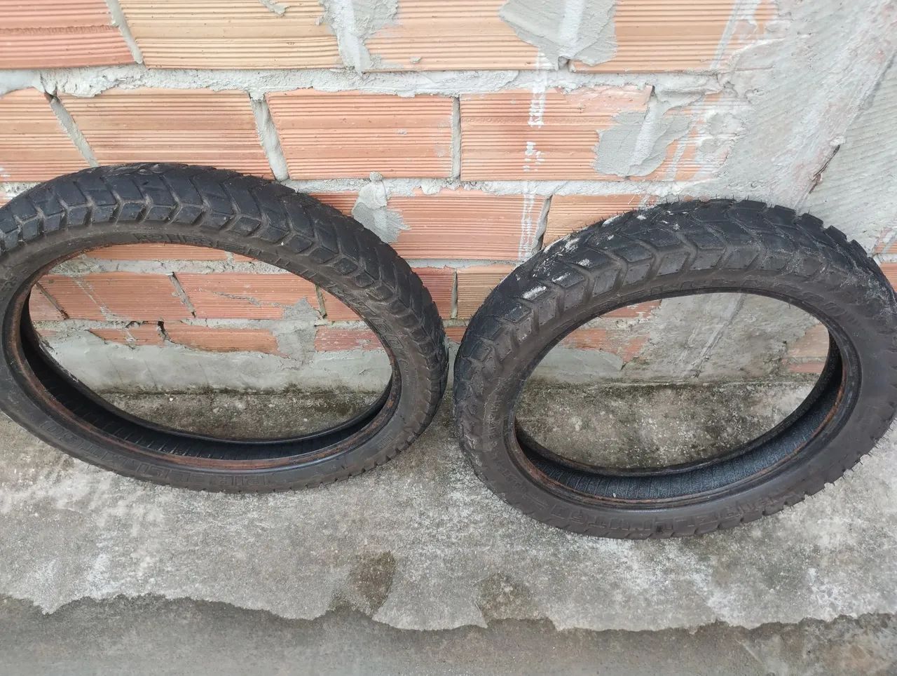 2 Pneus Pirelli usado, dianteiro e traseiro  - Foto 2