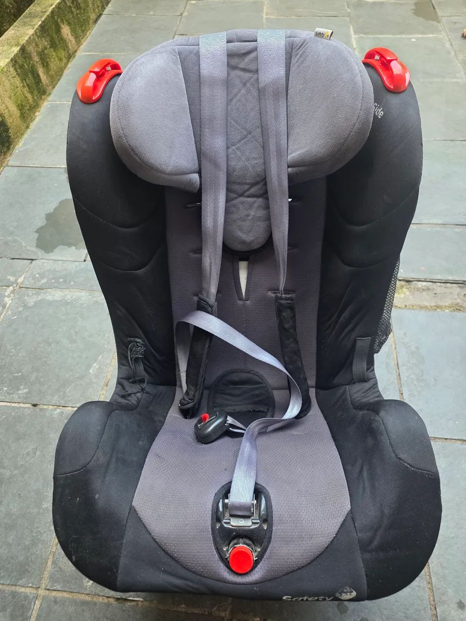 Cadeirinha para criança. 