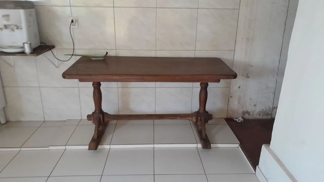 MESA DE MADEIRA MACIÇA VENDO...