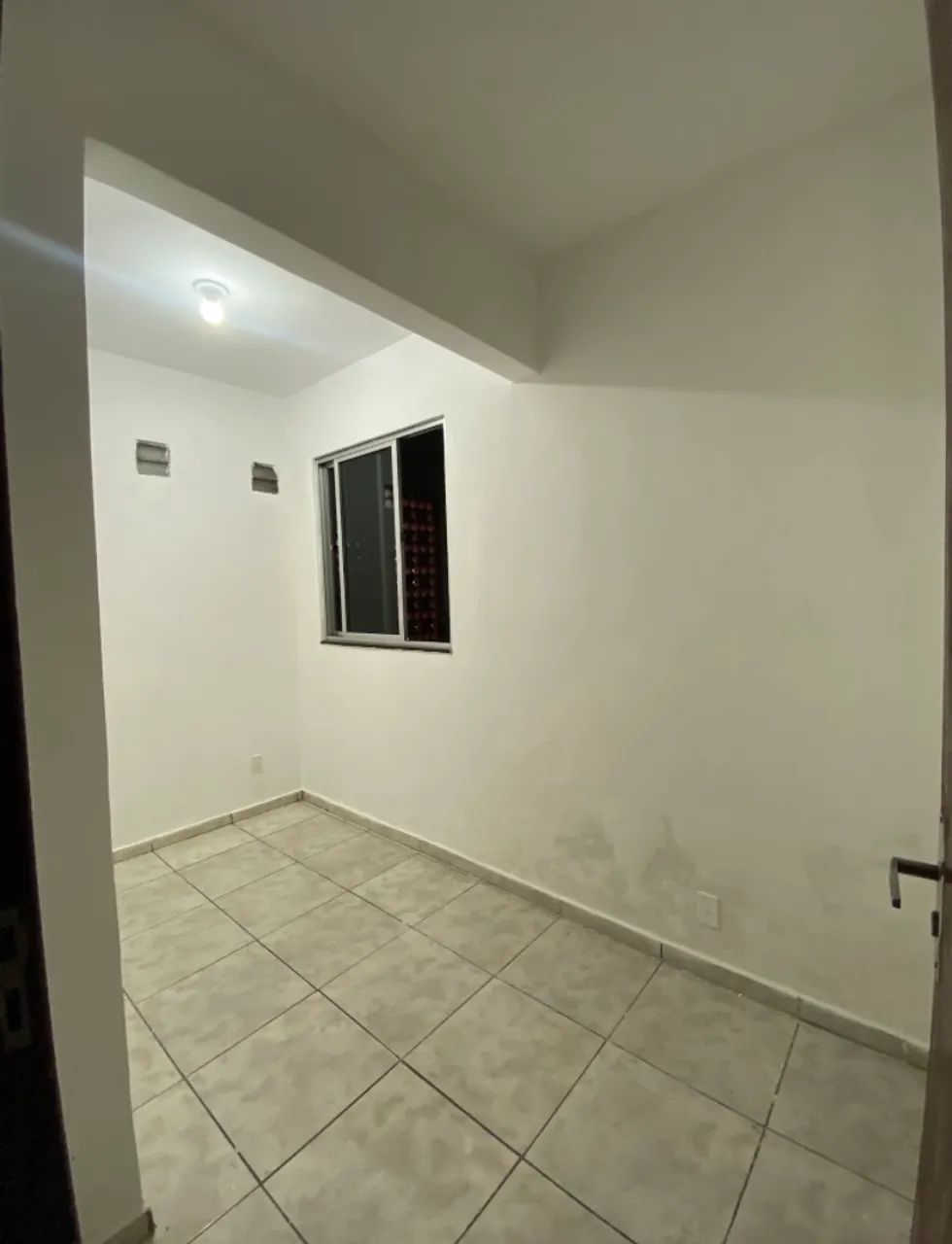 ALUGA-SE APARTAMENTO 
