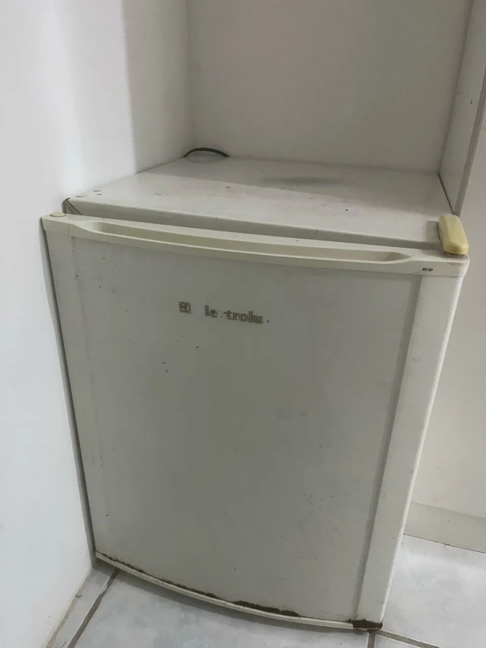 Vendo frigobar Electrolux 