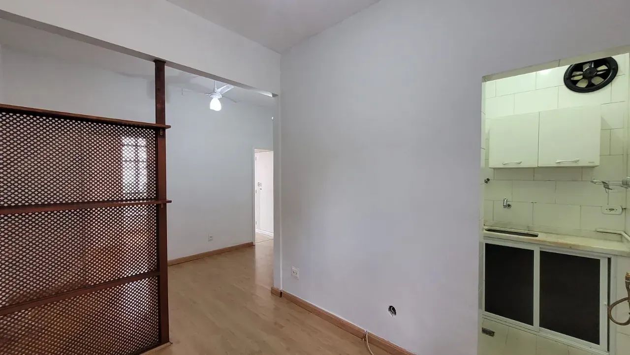 Catete - amplo quarto e sala com cozinha e banheiro - Foto 2