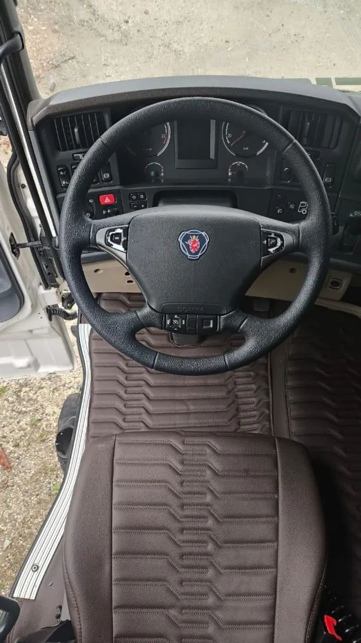 Scania série 5 com 41 centímetros 