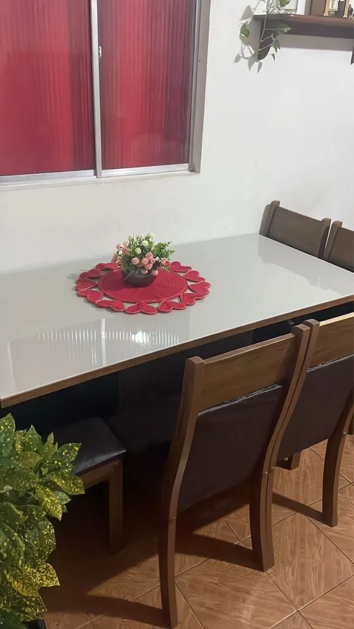 Mesa de jantar 6 cadeiras 