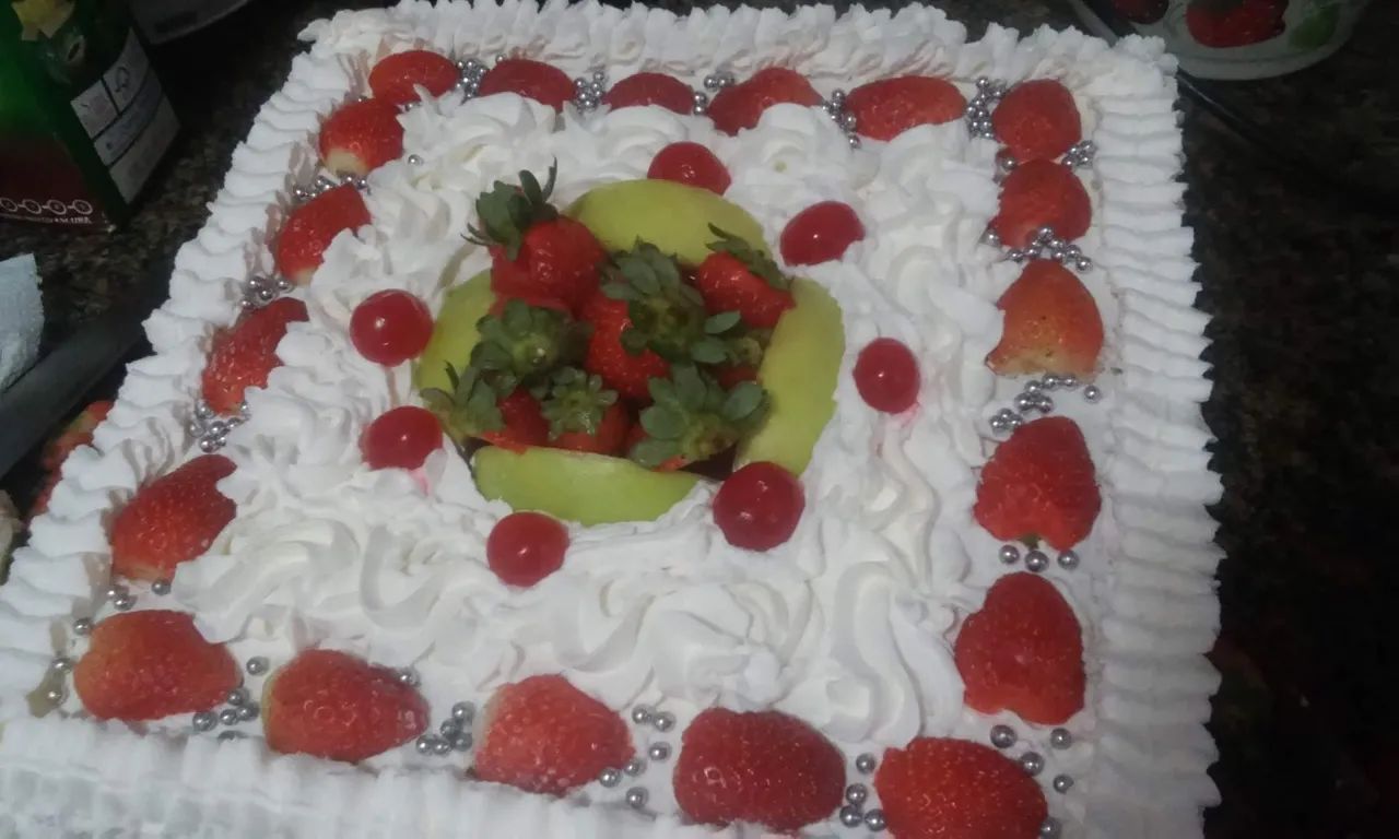 Torta de Frutas - Classica dos aniversários  - Foto 2