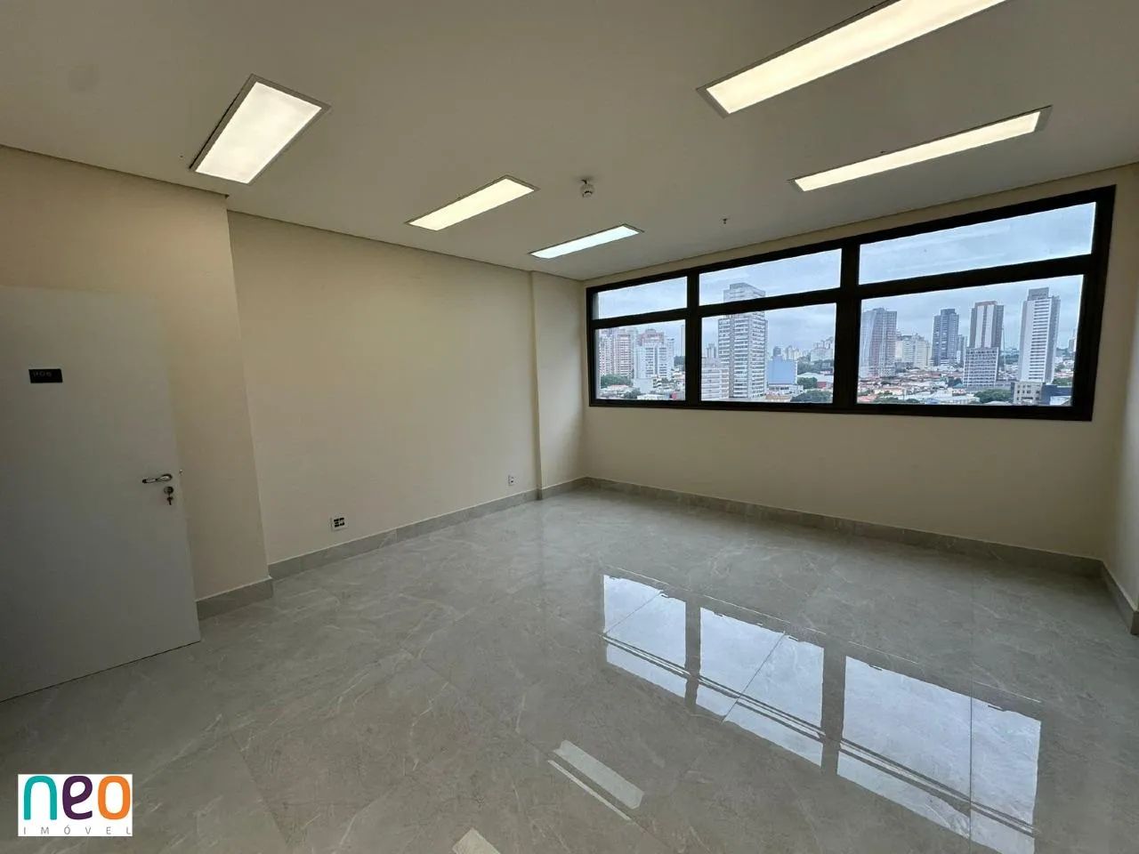 Sala comercial com janela anti ruído bem localizada - Foto 3