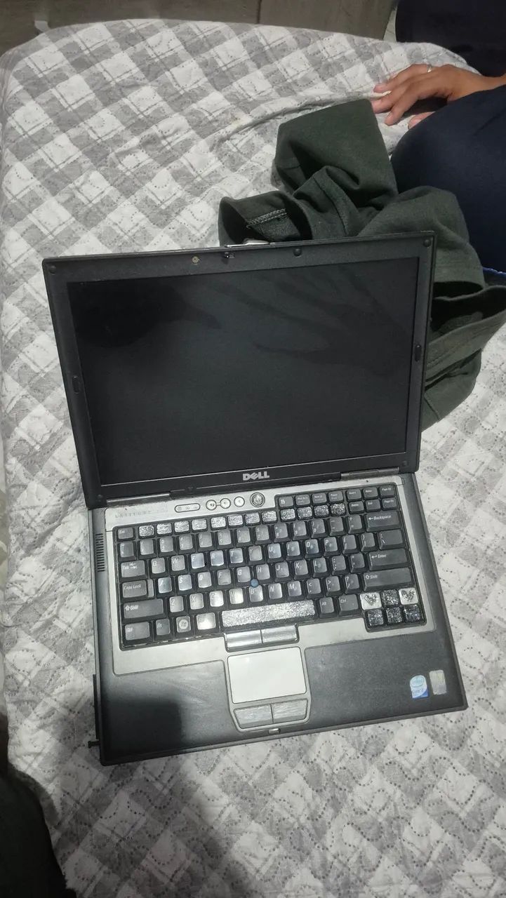 Vendo notebook quebrado(com tela danificada)