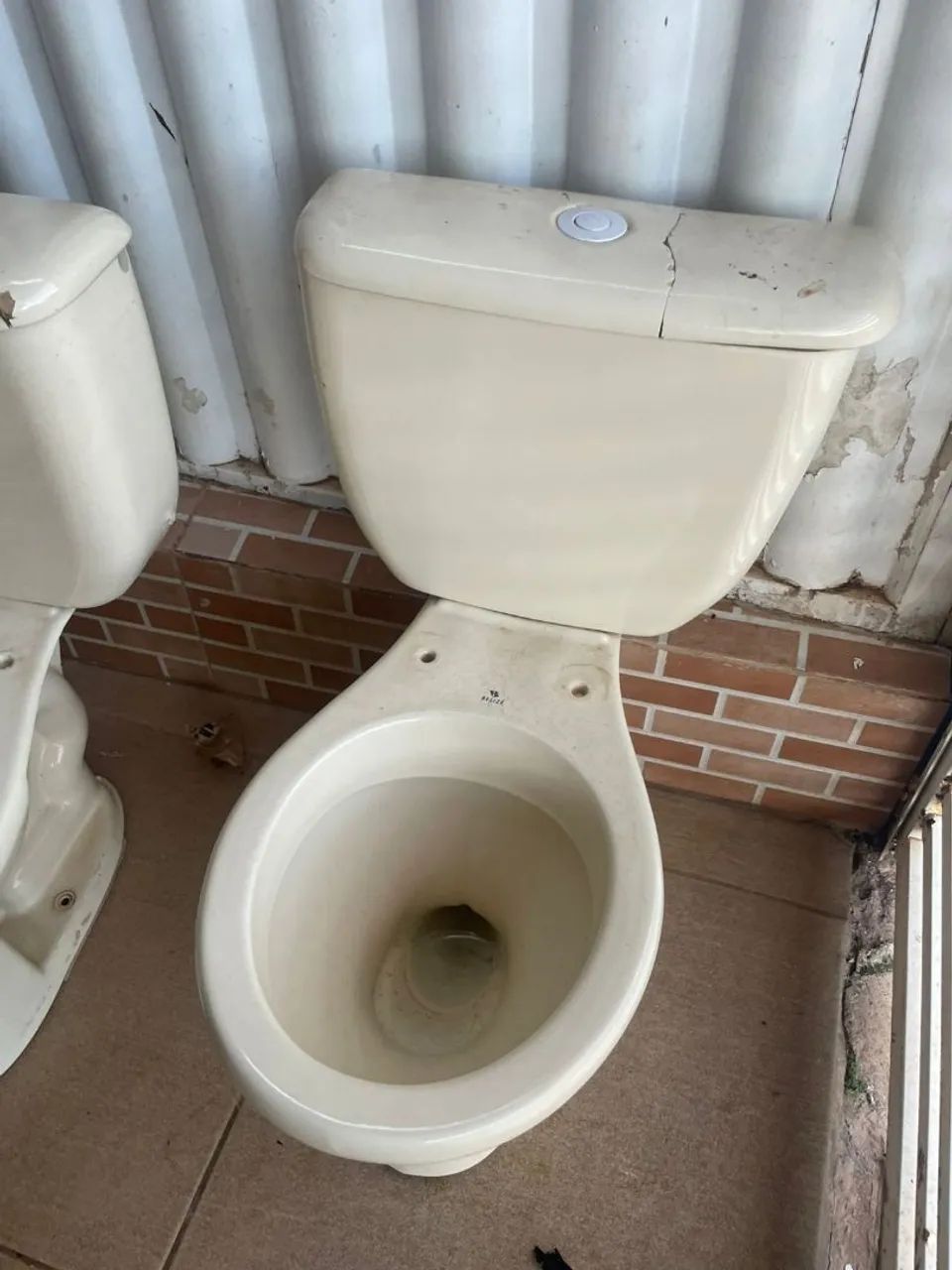 Toilets64985874325505122