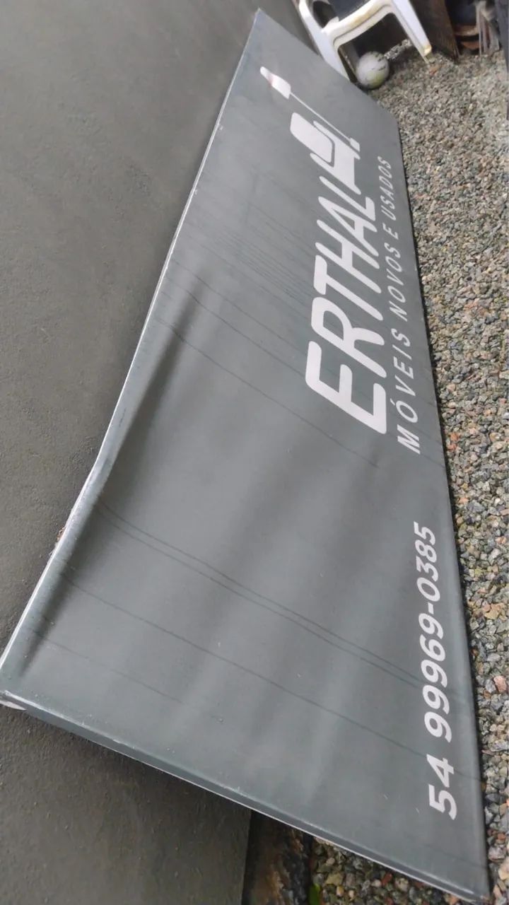 Placa para comércio - estrutura metálica