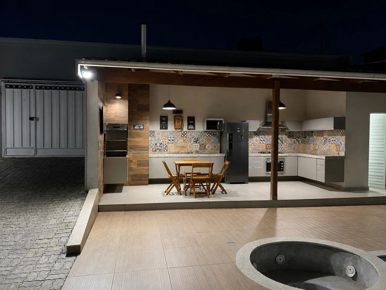 OPORTUNIDADE ÚNICA - CASA COMPLETA E IMPONENTE! - Foto 3