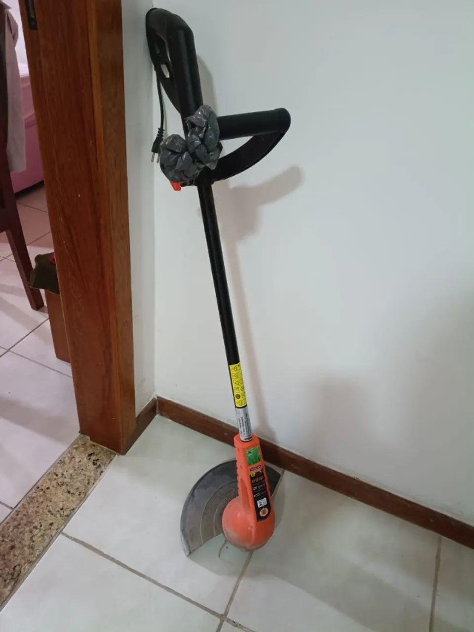 Roçadeira elétrica Aparador De Grama Tramontina Apb1500t - Foto 5