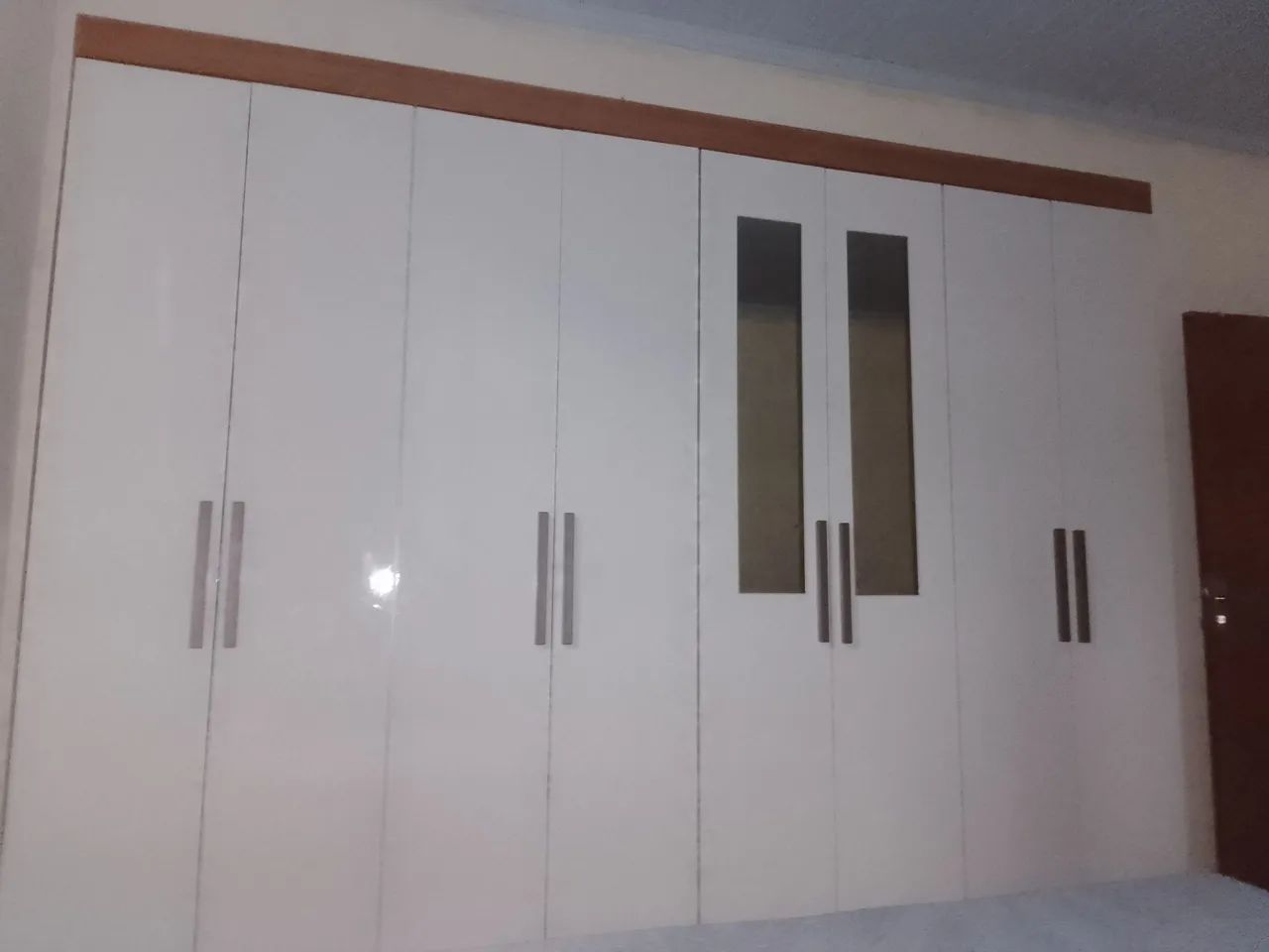 Guarda roupa semi novo 8 portas  4 gavetas 950 reais  - Foto 2