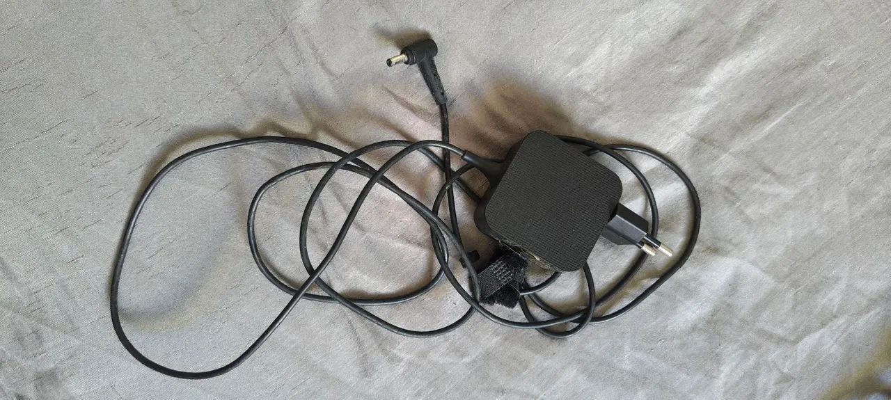 Fonte Asus Adp-45bw Z 19v bivolt - Foto 2