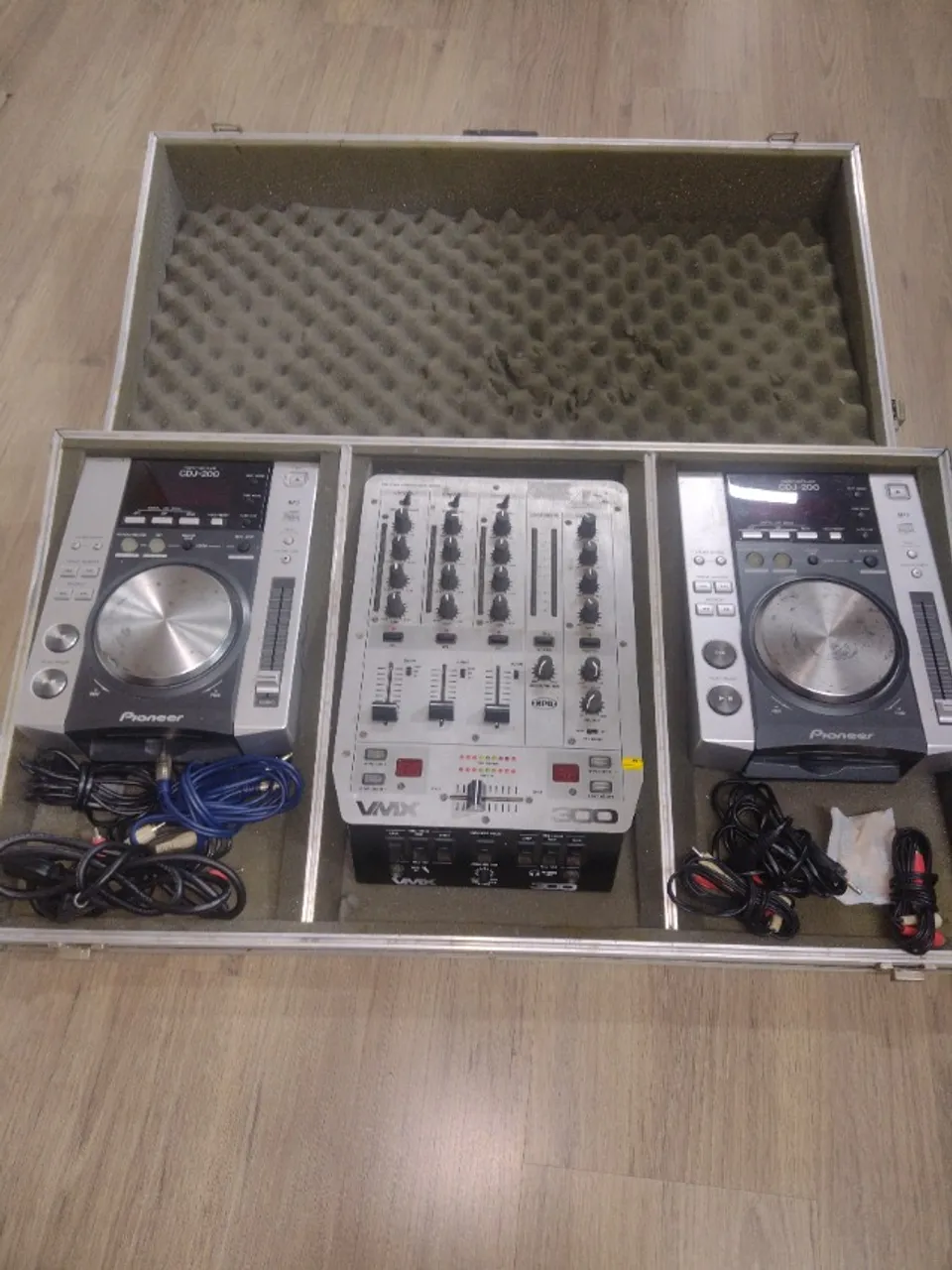 2x Pioneer CDJ-2000 (modelo original) 1x Pioneer DJM-800