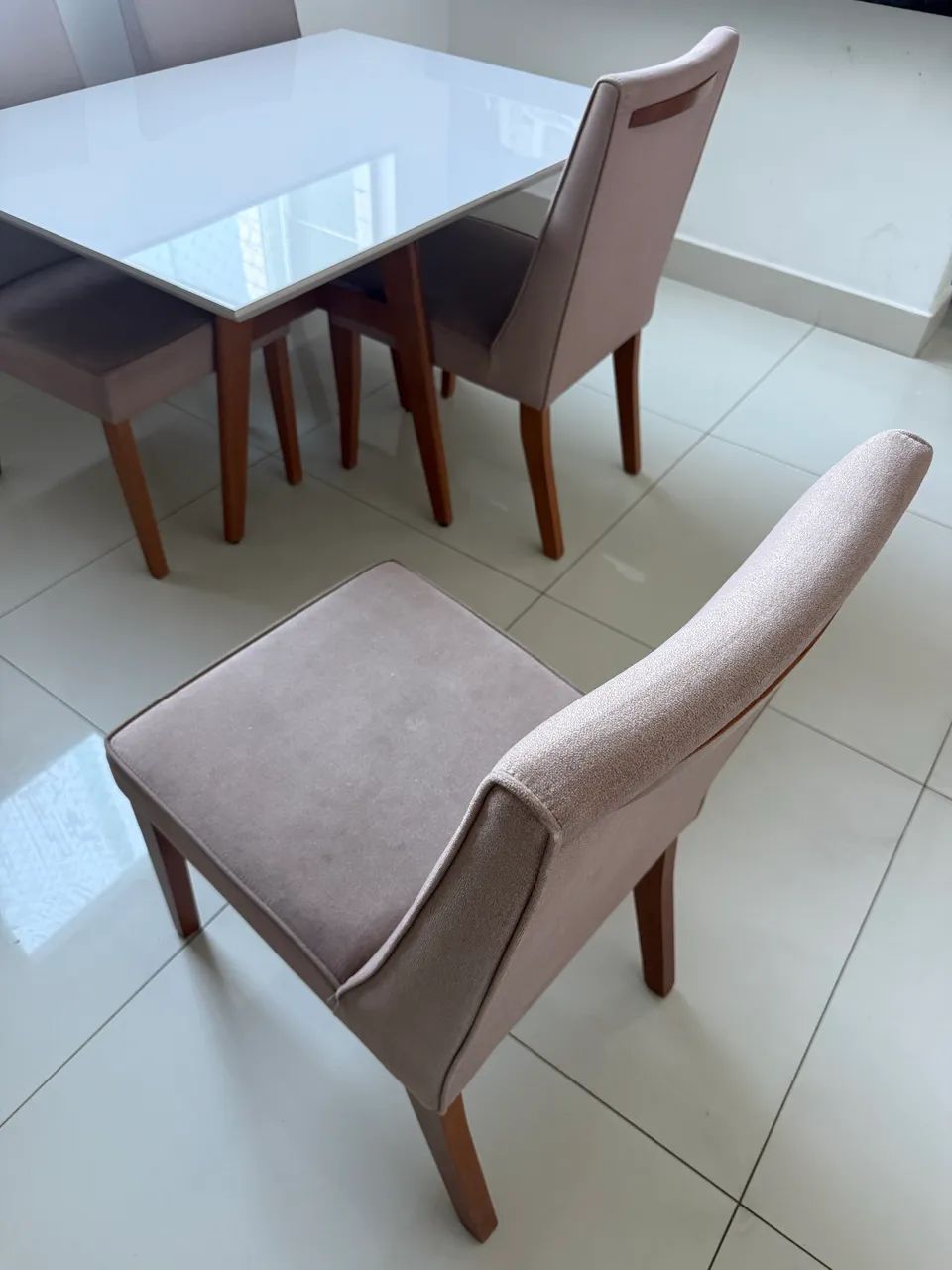 Vendo mesa de jantar 4 cadeiras perfeita! - Foto 4