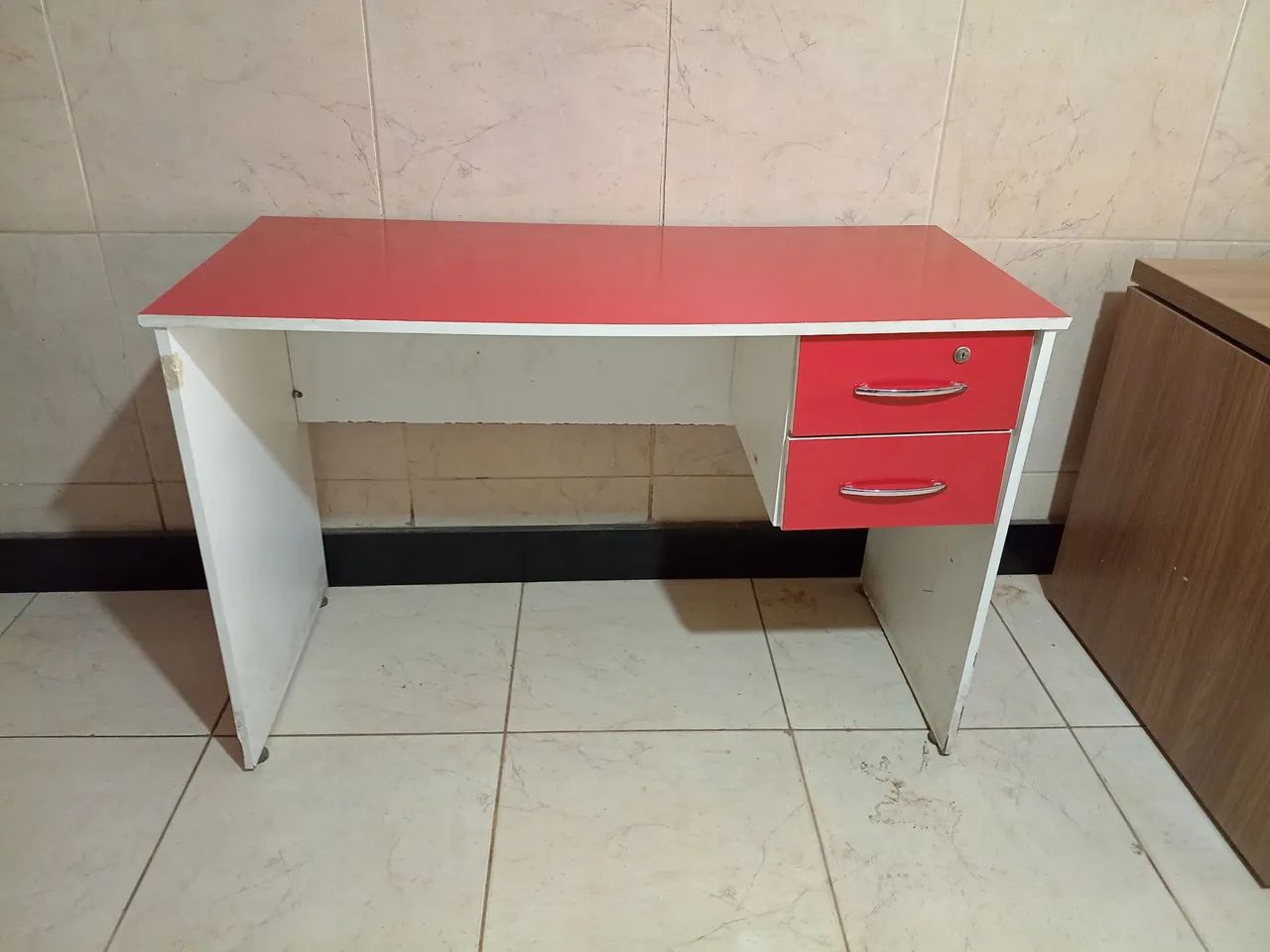 Mesa com 2 gavetas TOP  - Foto 5