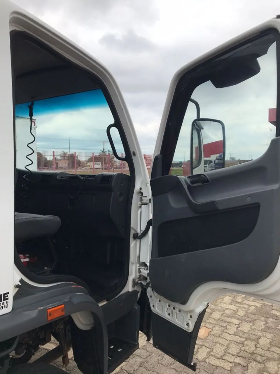 MERCEDES-BENZ ACCELO 1016 2014/2014 TRUCADO (6x2) COM BAÚ. - Foto 14