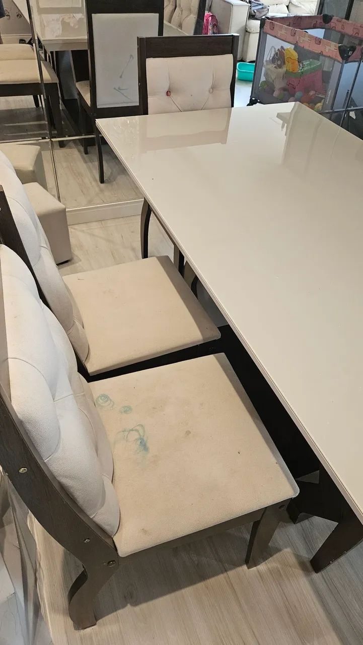 Mesa de vidro off white com seis cadeiras. - Foto 5