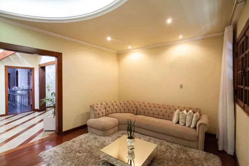 Casa à Venda - Ouro Preto, 4 Quartos, 250 m2