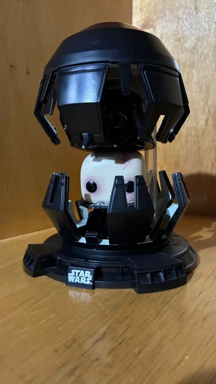 Funko Darth Vader in Meditation Chamber sem Caixa