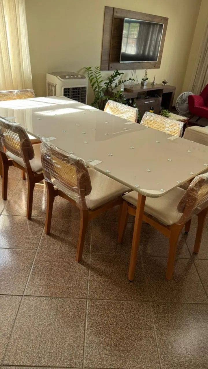 Mesa de Jantar com 6 cadeiras 100% Madeira 1.80x1.00