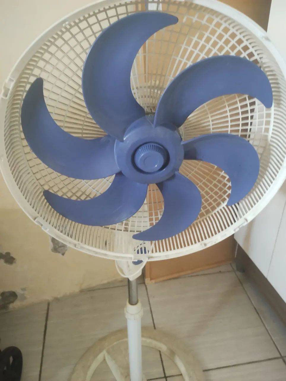 Ventilador com motor forte vendo ótimo 