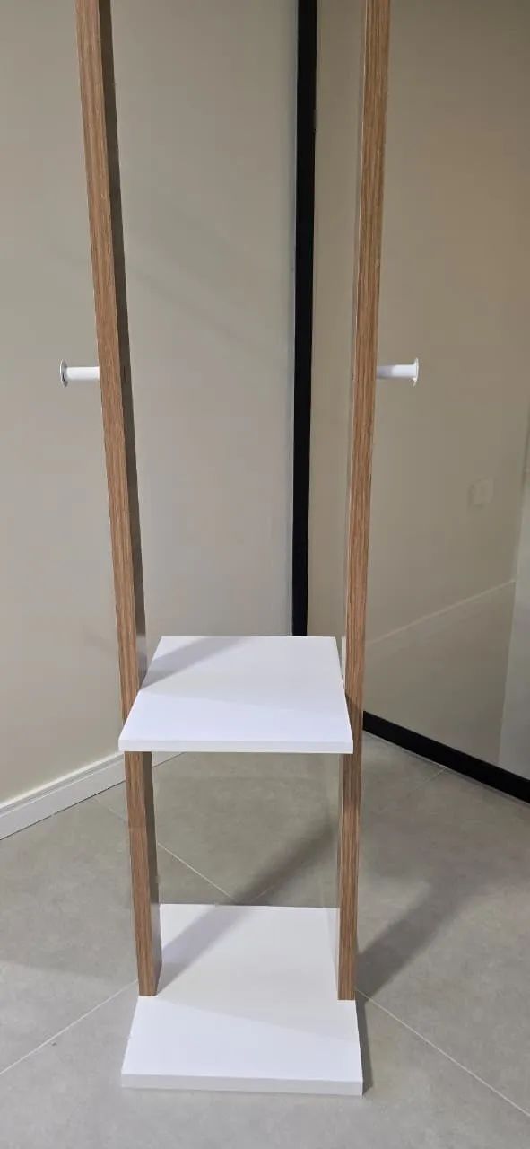 Cabideiro de chão cor branco com amêndoa - Foto 5