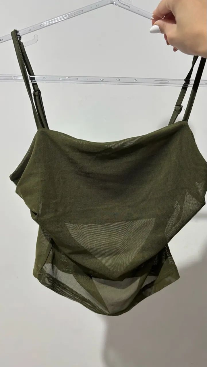 Cropped verde com tule