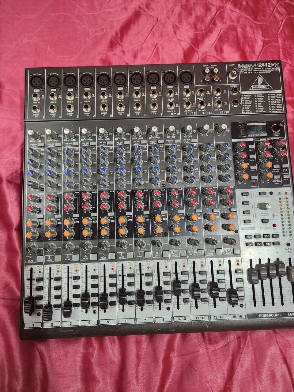 Mesa de som Behringe C/ defeito