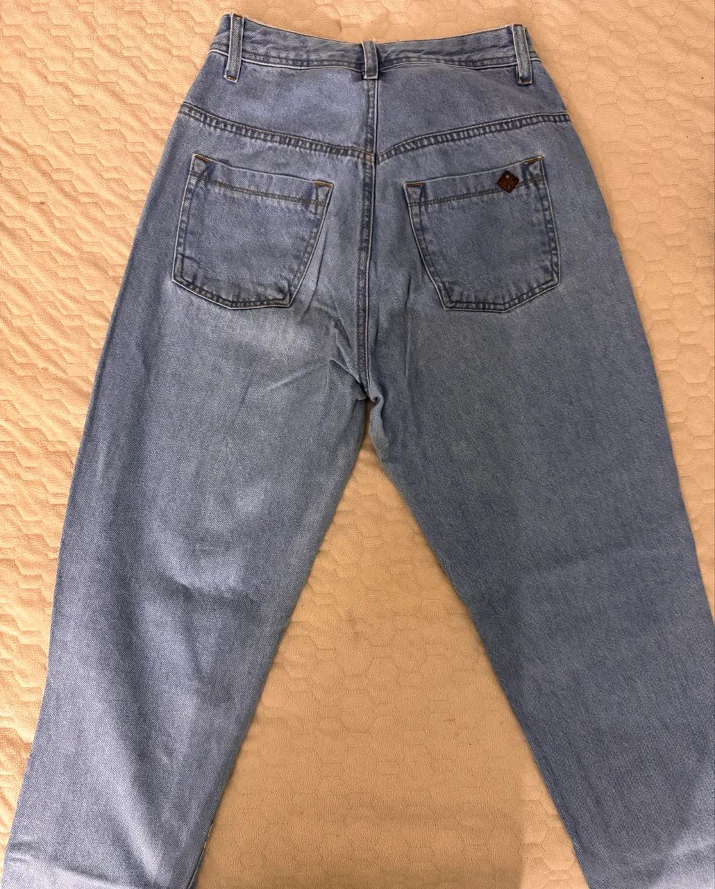 Calça jeans feminina com desenhos  - Foto 2