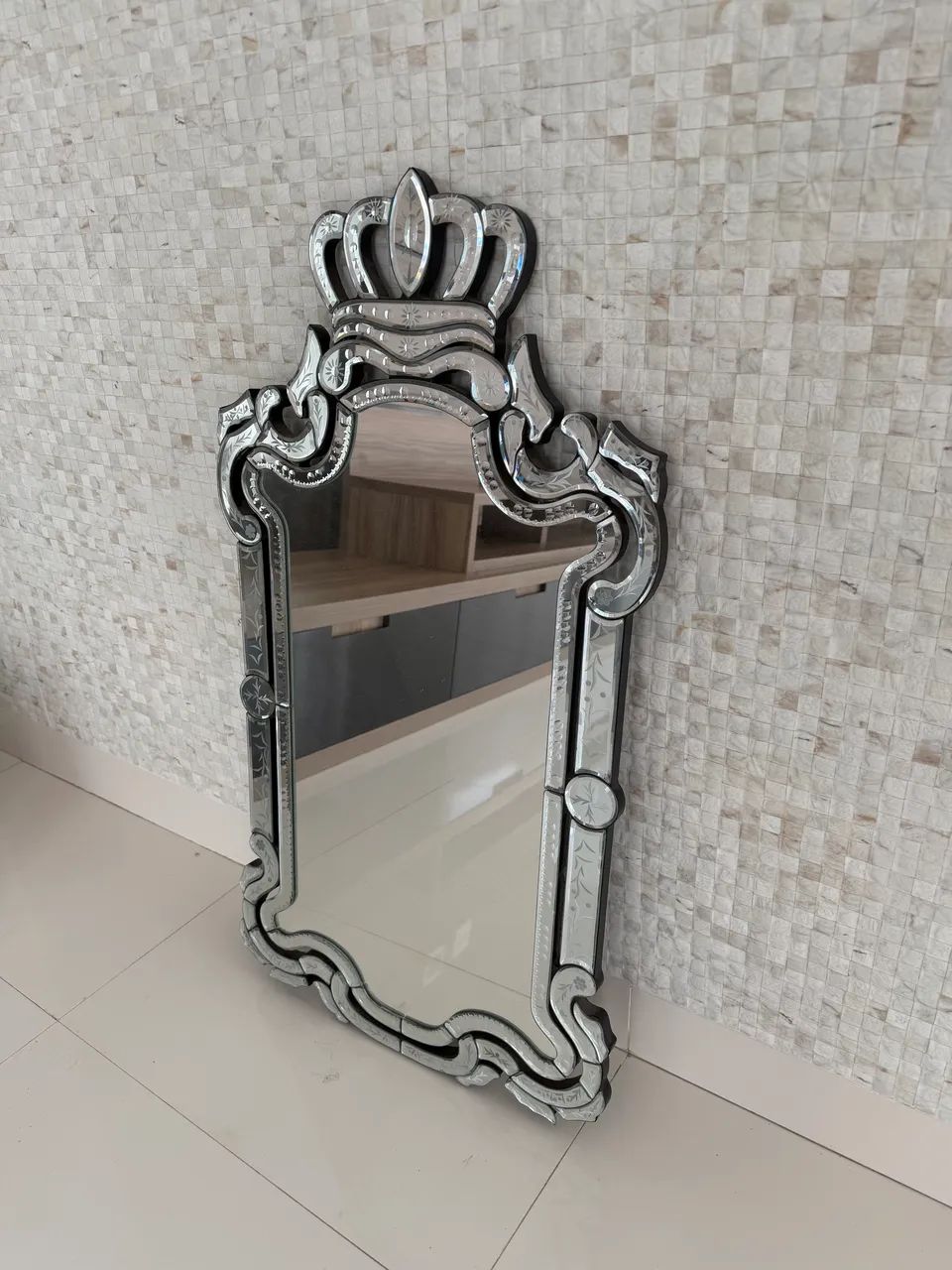 Espelho Veneziano com Coroa - Elegância e Sofisticação  - Foto 2