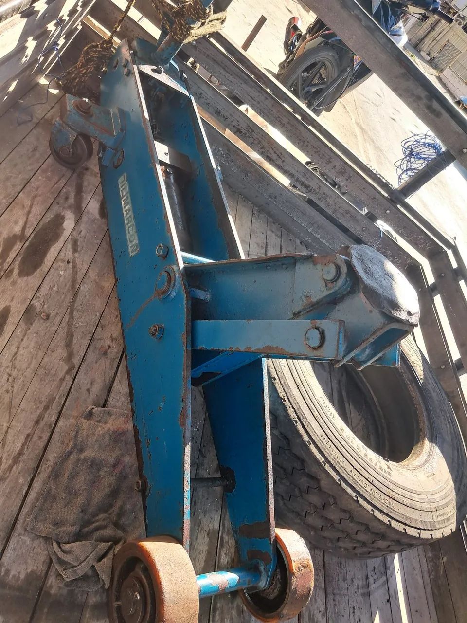 Macaco  jacaré 7tn e um pneu 17.5 valor R$1200 - Foto 4