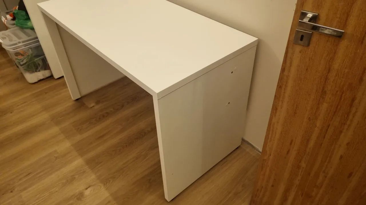 Mesa escrivaninha para escritório ou estudos (Entrego no Rio Vermelho e Ingleses)  - Foto 2