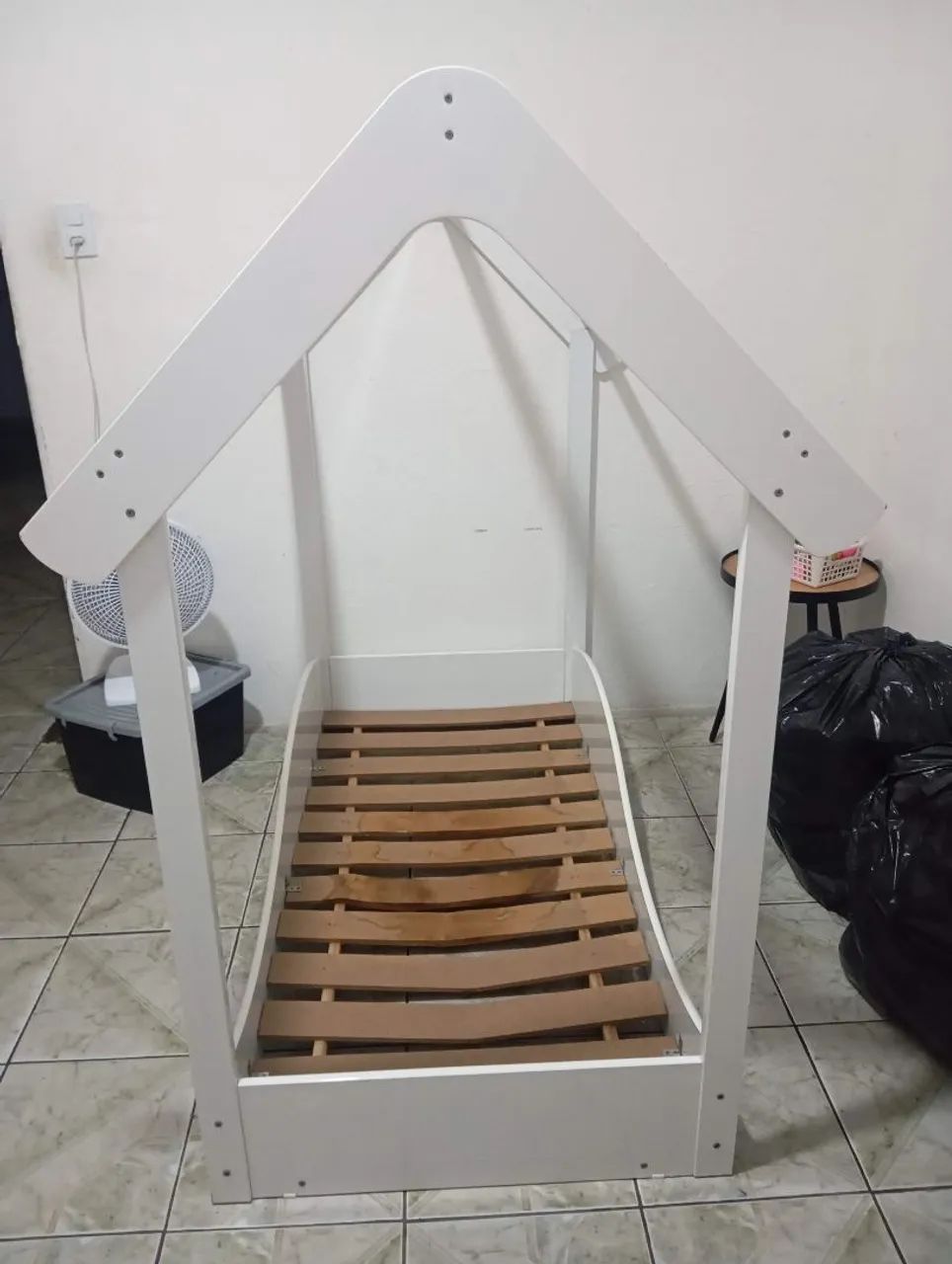 Cama montessoriana infantil 