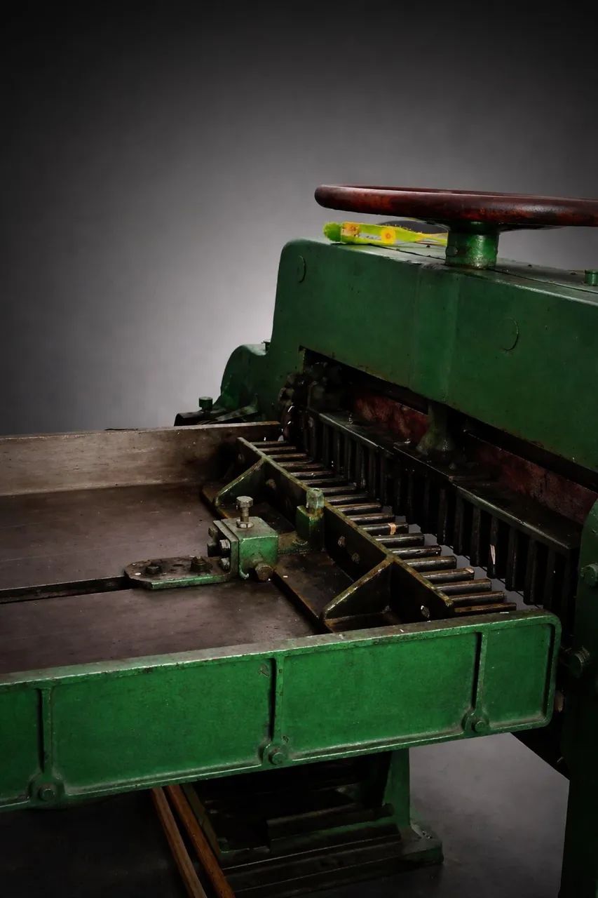 Guilhotina gráfica industrial da marca Consani. - Foto 3