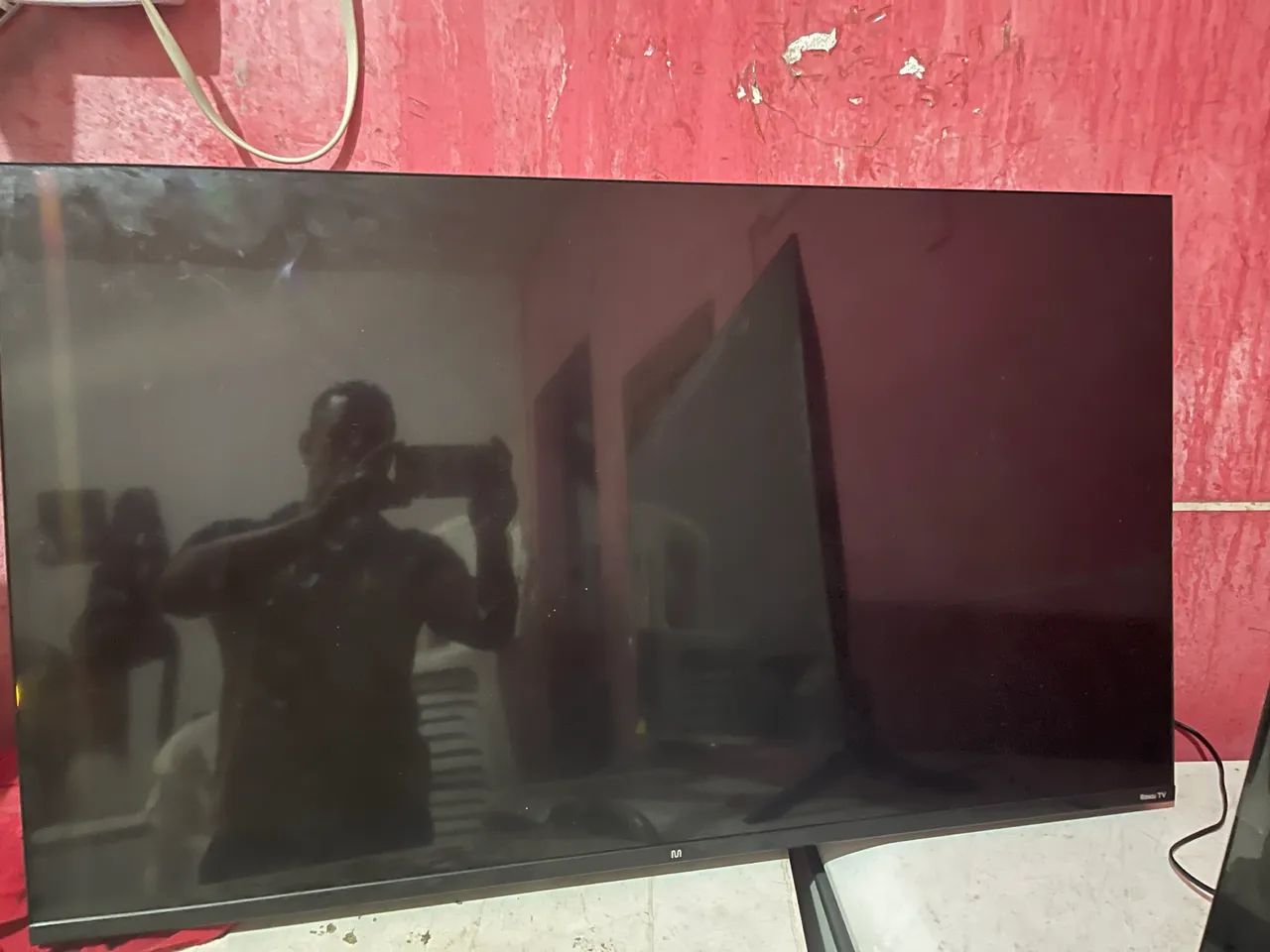 Vendo Tv smart Roku 43  polegadas completa.